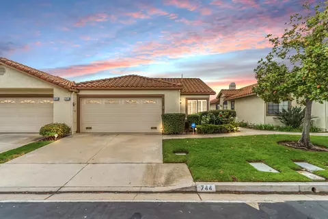 744 Wind Willow Way, Simi Valley, CA 93065 photo 2