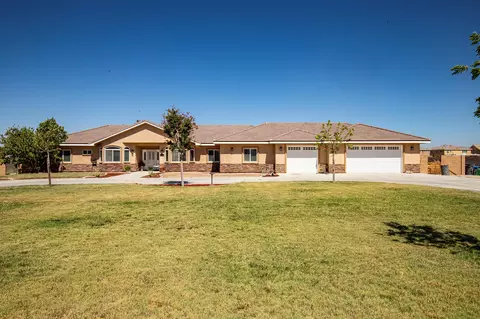 43944 Appaloosa Dr, Lancaster, CA 93536