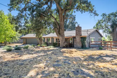 Exterior - 28260 Black Gold Way, Tehachapi, CA 93561 photo 9 of 11
