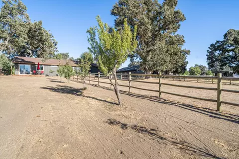 Exterior - 28260 Black Gold Way, Tehachapi, CA 93561 photo 11 of 11