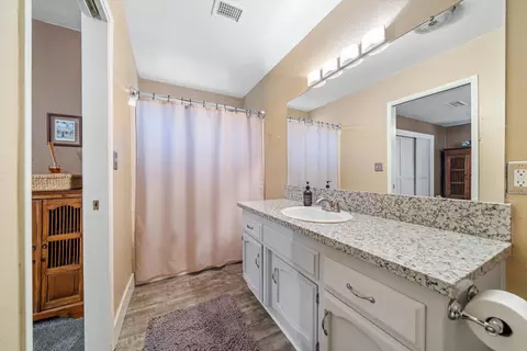 Bath - 28260 Black Gold Way, Tehachapi, CA 93561 photo 1 of 1