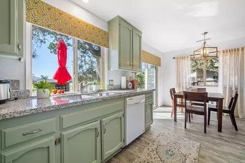 Kitchen - 28260 Black Gold Way, Tehachapi, CA 93561 photo 2 of 2