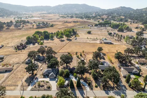 View/Area - 28260 Black Gold Way, Tehachapi, CA 93561 photo 3 of 4