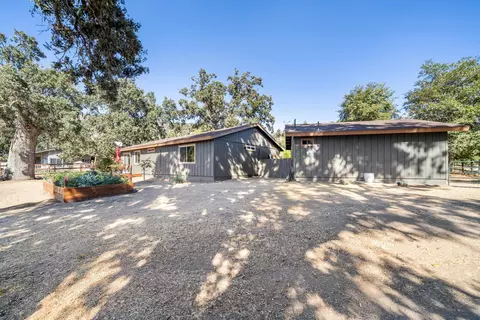 Exterior - 28260 Black Gold Way, Tehachapi, CA 93561 photo 5 of 11