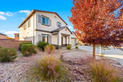 44125 Sierra Vista Dr, Lancaster, CA 93536