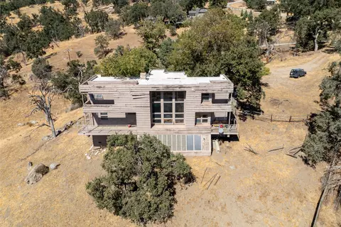 24780 Deertrail Dr, Tehachapi, CA 93561