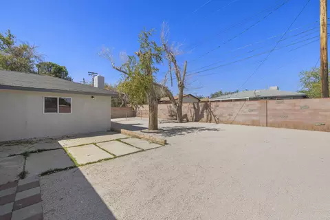 611 Ovington St E, Lancaster, CA 93535 photo 22