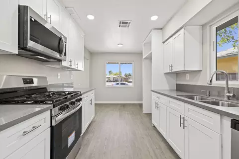 611 Ovington St E, Lancaster, CA 93535 photo 10