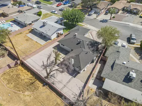 611 Ovington St E, Lancaster, CA 93535 photo 48