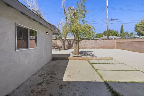 611 Ovington St E, Lancaster, CA 93535 photo 20