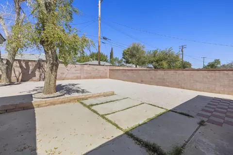 611 Ovington St E, Lancaster, CA 93535 photo 21