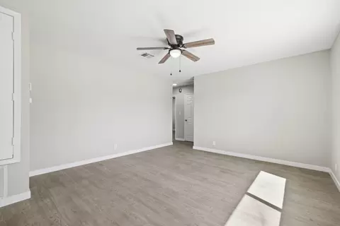611 Ovington St E, Lancaster, CA 93535 photo 2