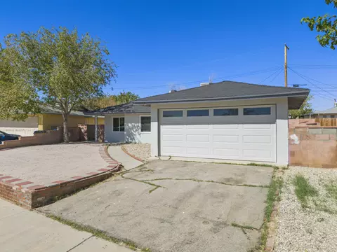 611 Ovington St E, Lancaster, CA 93535