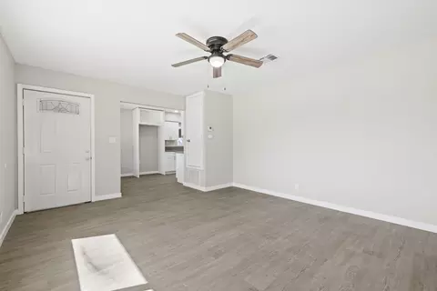 611 Ovington St E, Lancaster, CA 93535 photo 5