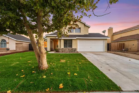 3832 Eclipse Dr, Palmdale, CA 93550 photo 3
