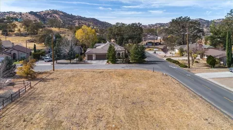 Buckpasser Drive, Tehachapi, CA 93561 photo 2