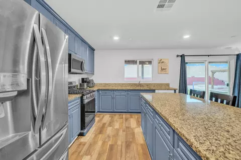 Kitchen - 3526 Garnet Ln, Lancaster, CA 93535 photo 2 of 2