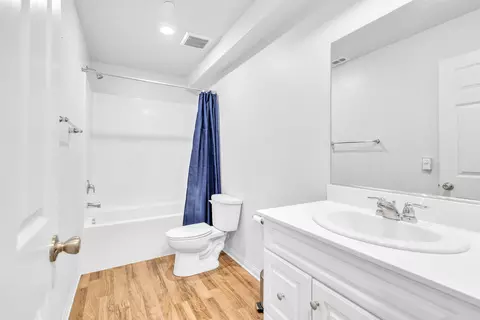 Bath - 3526 Garnet Ln, Lancaster, CA 93535 photo 3 of 3