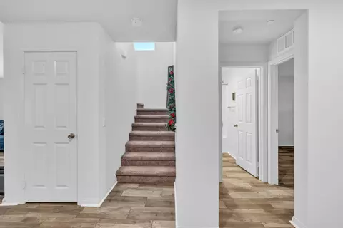 Entry Way - 3526 Garnet Ln, Lancaster, CA 93535 photo 3 of 4