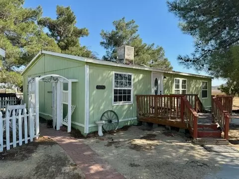 8648 60th St W, Mojave, CA 93501