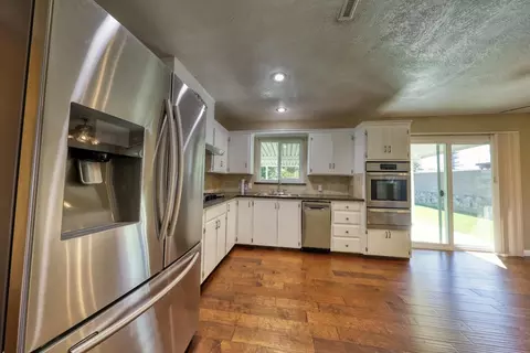 910 Golden W Ct, Tehachapi, CA 93561 photo 2
