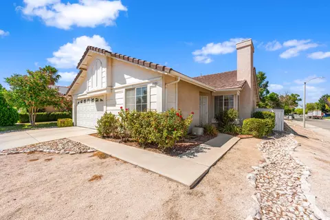 2281 El Rio St, Lancaster, CA 93535