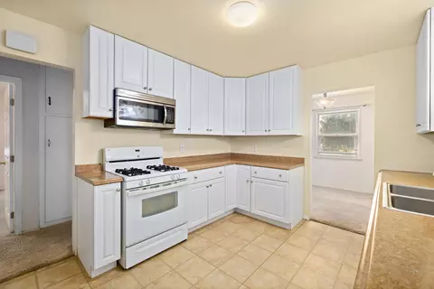 Kitchen - 38702 21st St E, Palmdale, CA 93550 photo 2 of 4