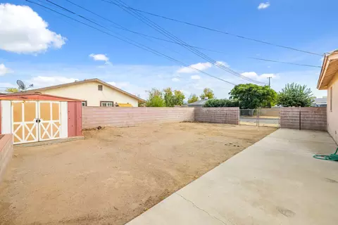 Exterior - 38702 21st St E, Palmdale, CA 93550 photo 4 of 5