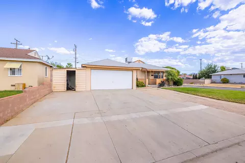 Exterior - 38702 21st St E, Palmdale, CA 93550 photo 2 of 5
