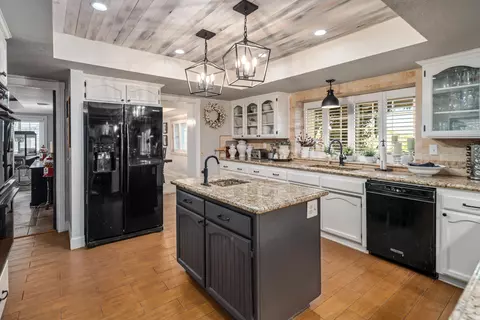 Kitchen - 42706 20th St W, Lancaster, CA 93534 photo 2 of 5
