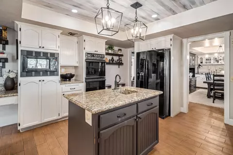 Kitchen - 42706 20th St W, Lancaster, CA 93534 photo 5 of 5