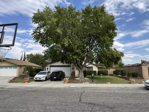 44644 11th St E, Lancaster, CA 93535