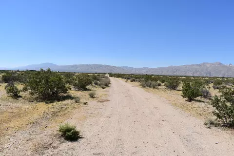 Dailey Ave, Mojave, CA 93501 photo 4