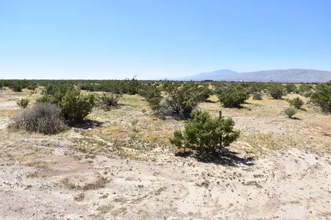 Dailey Ave, Mojave, CA 93501 photo 3