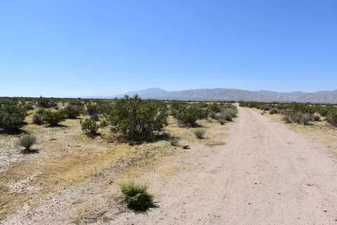 Dailey Ave, Mojave, CA 93501 photo 7