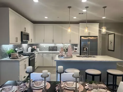 Kitchen - 43896 Hampton St, Lancaster, CA 93535 photo 2 of 2