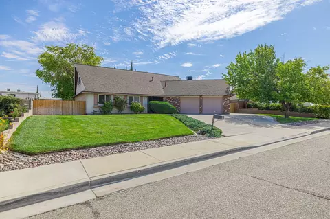 Exterior - 43630 Sugar St, Lancaster, CA 93536 photo 4 of 11