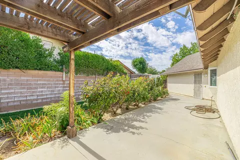 Exterior - 43630 Sugar St, Lancaster, CA 93536 photo 6 of 11