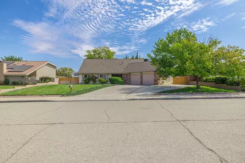 Exterior - 43630 Sugar St, Lancaster, CA 93536 photo 3 of 11