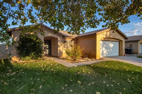 45444 Spahn Ln, Lancaster, CA 93535