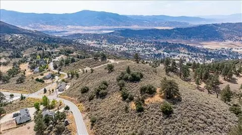 25201 Jacaranda Dr, Tehachapi, CA 93561 photo 3