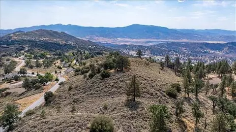 25201 Jacaranda Dr, Tehachapi, CA 93561 photo 10