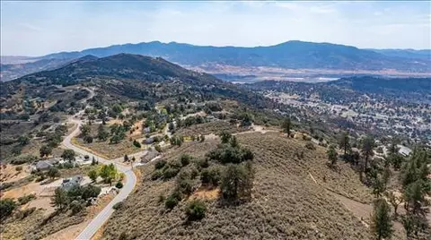 25201 Jacaranda Dr, Tehachapi, CA 93561 photo 4