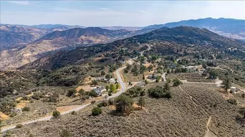 25201 Jacaranda Dr, Tehachapi, CA 93561 photo 5