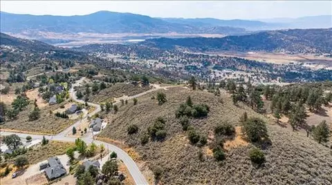 25201 Jacaranda Dr, Tehachapi, CA 93561