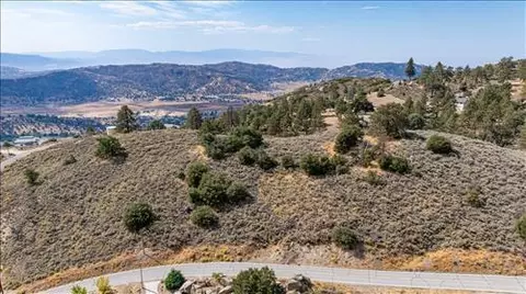 25201 Jacaranda Dr, Tehachapi, CA 93561 photo 2