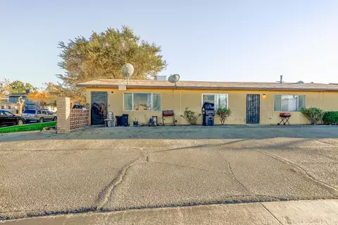 45133 Spearman Ave, Lancaster, CA 93534 photo 2