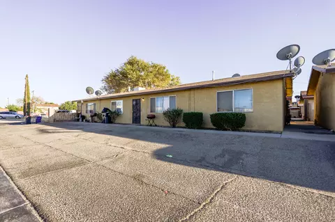 45133 Spearman Ave, Lancaster, CA 93534 photo 3