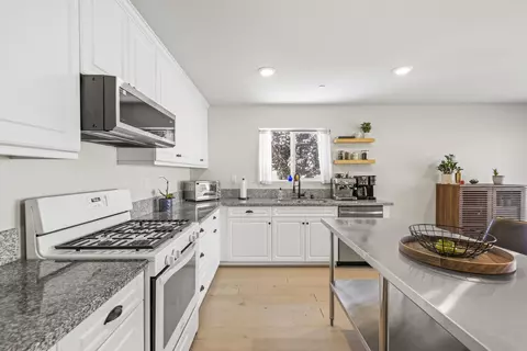 Kitchen - 3625 Garnet Ln, Lancaster, CA 93535 photo 4 of 4