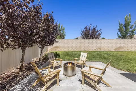 Exterior - 3625 Garnet Ln, Lancaster, CA 93535 photo 4 of 8